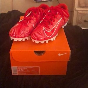 Vapor Untouchable Varsity cleats